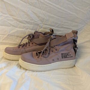 Nike Kids Sneakers in Light Purple and White